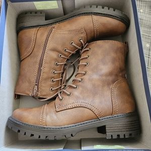 NWT brown boots 8.5